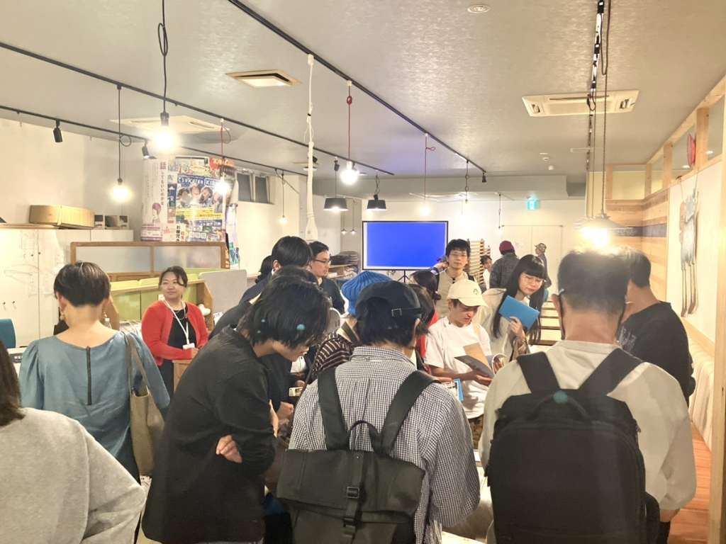 ワークショップ終了後も盛り上がる参加者のみなさん ワークショップ終了後も盛り上がる参加者のみなさん